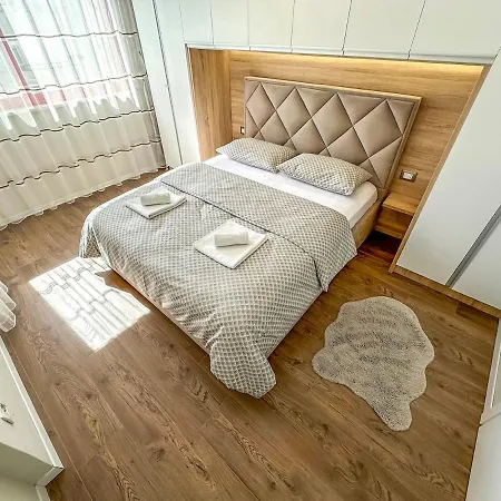 Scandi Charm Two-bedroom With Front Sea View Apartment *