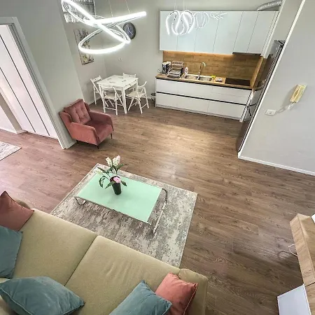 Scandi Charm Two-bedroom With Front Sea View Apartment