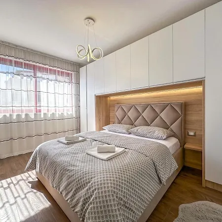 Scandi Charm Two-bedroom With Front Sea View *