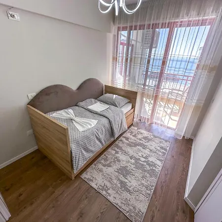Apartment Scandi Charm Two-bedroom With Front Sea View *