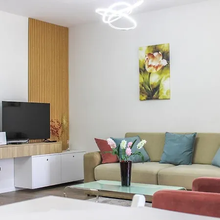 Apartment Scandi Charm Two-bedroom With Front Sea View