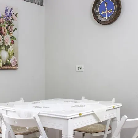 Apartament Scandi Charm Two-bedroom With Front Sea View *