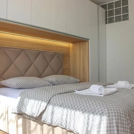 Apartament Scandi Charm Two-bedroom With Front Sea View *