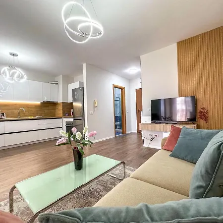 Apartament Scandi Charm Two-bedroom With Front Sea View