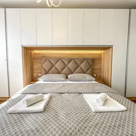 Scandi Charm Two-bedroom With Front Sea View Durrës